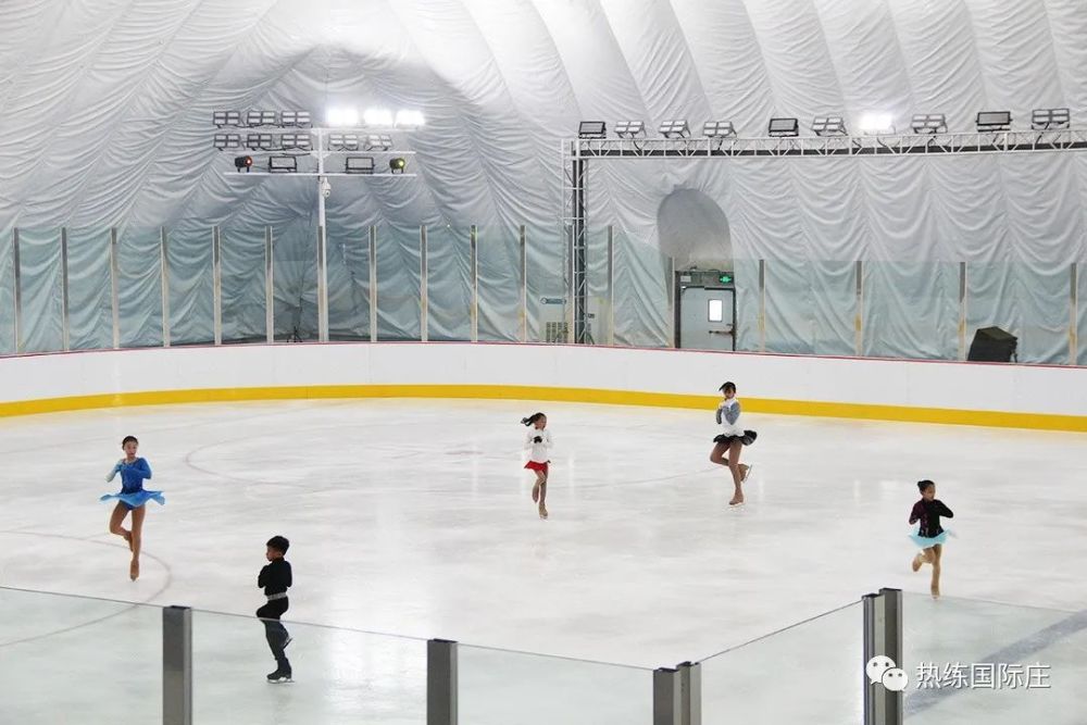 石家庄滑冰馆是省会一座标准真冰滑冰馆,场馆为气膜结构,建筑面积3264