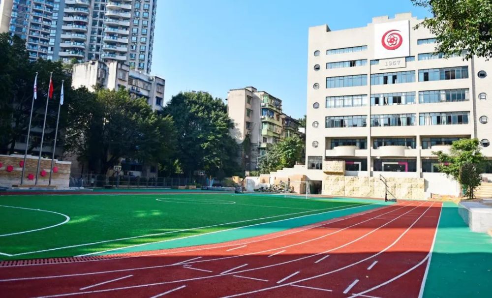 重庆市九龙坡区谢家湾小学校(老校区)创建于1957年,学校原名为"九龙坡