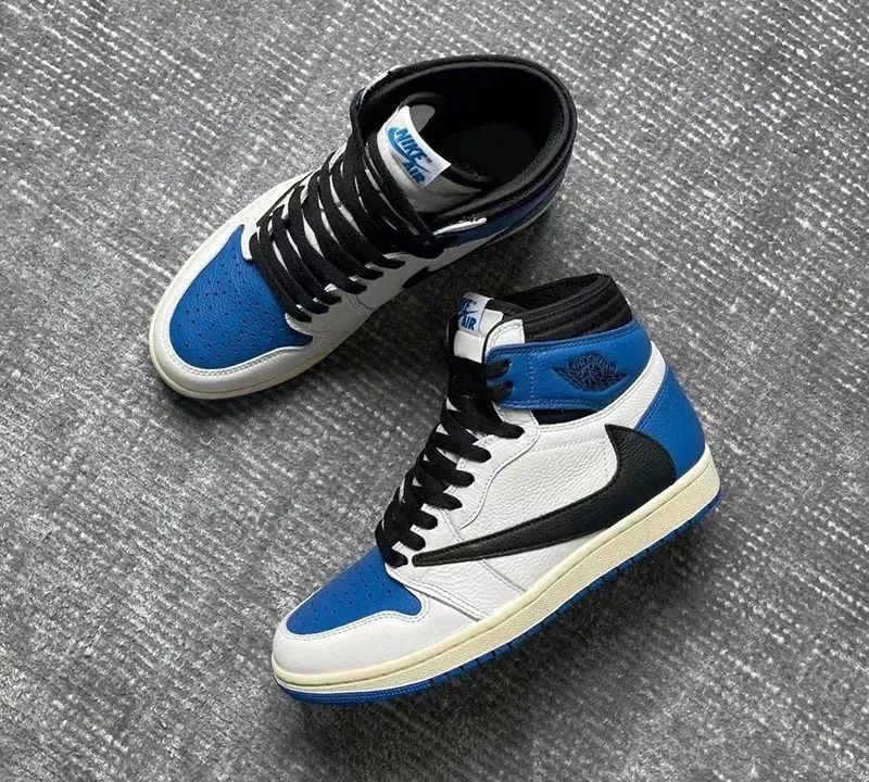 aj 1"闪电倒钩"三方联名下月将正式登场!