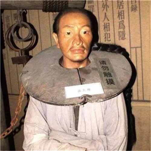 捕快:你念下这段话,犯人想跑比