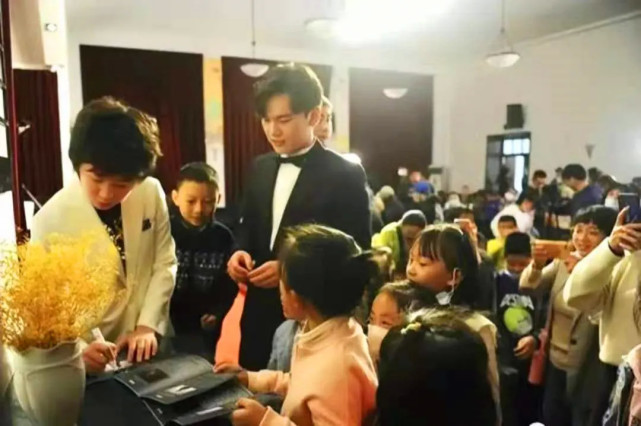 郎朗率弟子来济宁演出 少年陈坦锐回家乡助阵