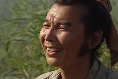在擒方腊的过程中,108梁山好汉死伤殆尽,阮小七的两个哥哥都战死沙场.