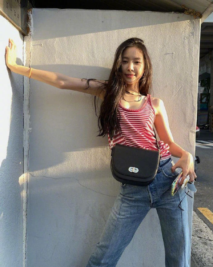 孙娜恩ins更新,人美条靓的娜恩大美女!太好看了!