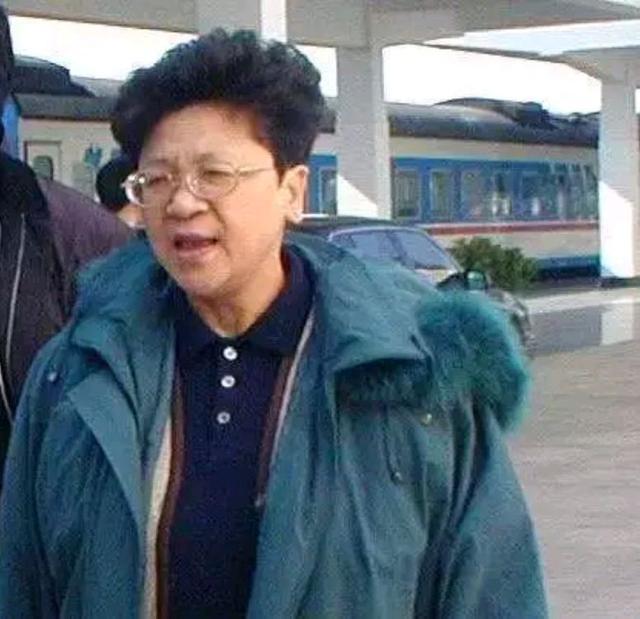 她是"中国第一女巨贪"红色通缉令"头号嫌犯,潜逃13年投案