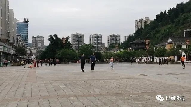 清晨,观蓬安相如文化广场风景最美!