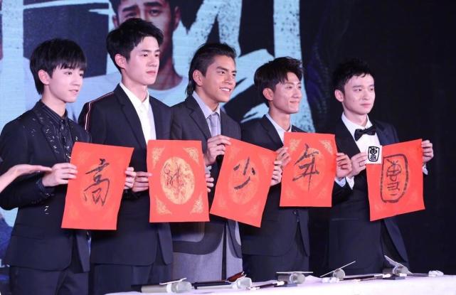 高能少年王大陆王炸CP互怼 高空投食情感升级