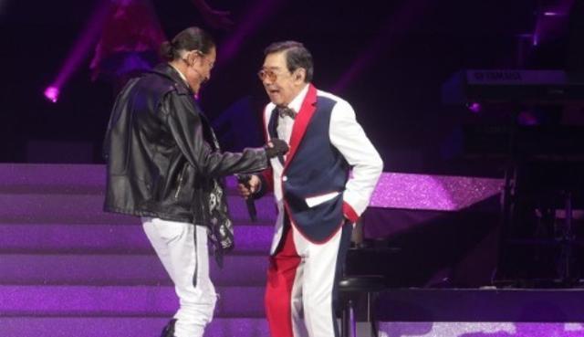 胡枫演唱会请影帝梁家辉模仿谢贤,当着曾江的面,恶搞掌掴事件
