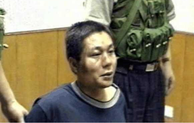 张君是个个人魅力很强的悍匪, 他在作案过程中先后认识了5个女人