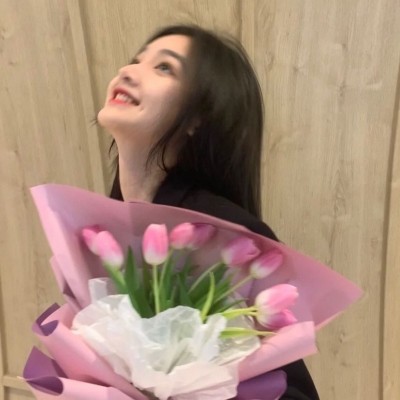 ins招桃花的女生头像