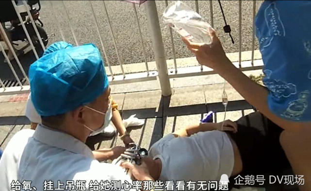 广州:女子中暑晕倒,脖子意外卡进护栏无法动弹
