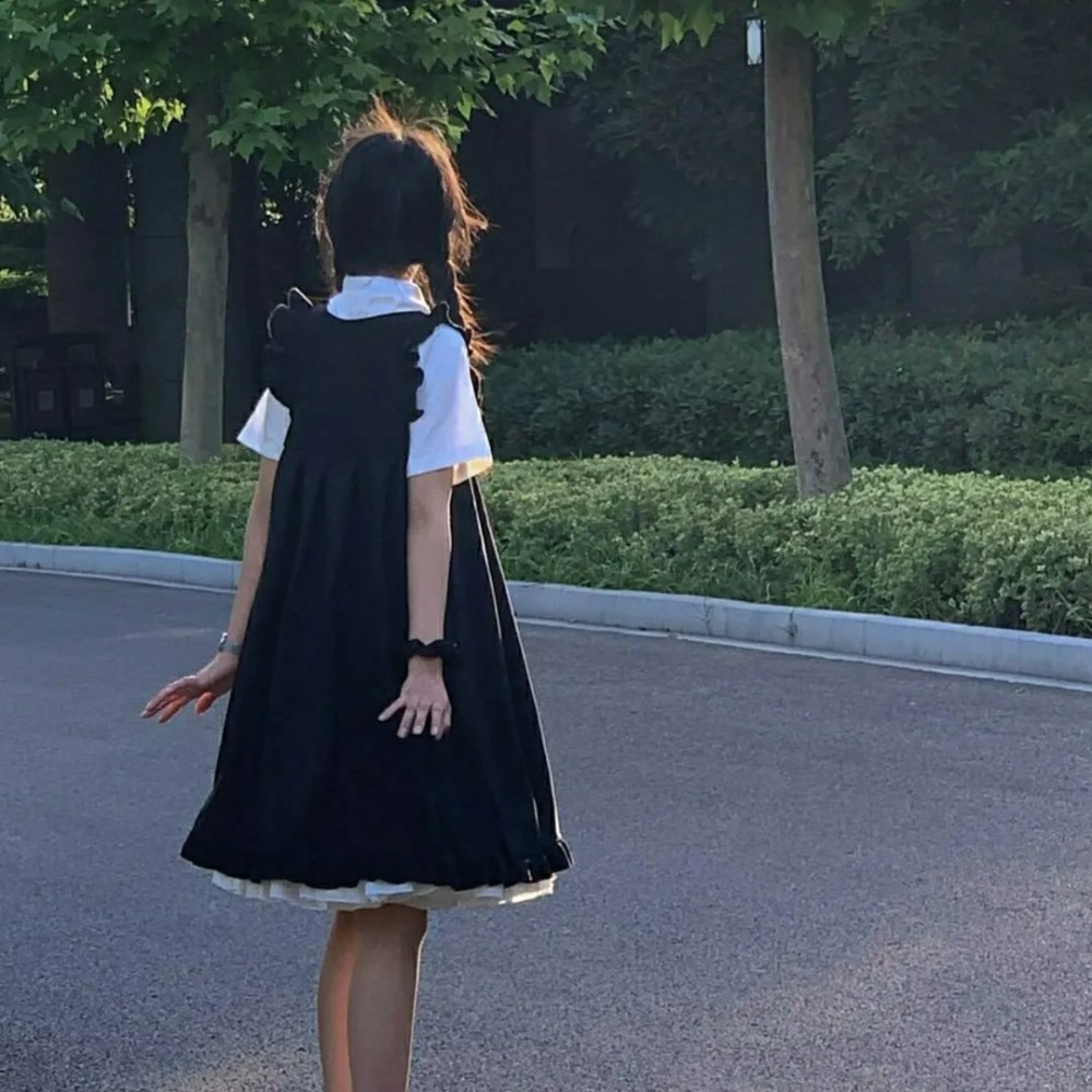 心动女生头像晚睡的女孩会被月亮抓去罚站的