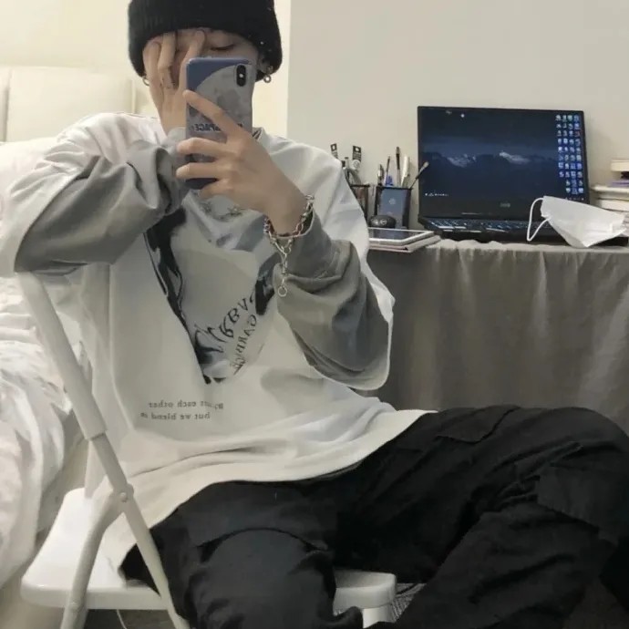高冷男生头像:想攒一口袋星星给你
