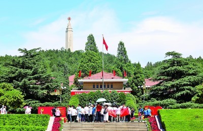 "七一"将至,河北省石家庄市平山县迎来红色旅游热.