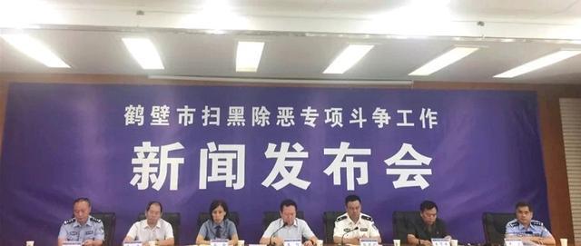 河南"警界明星"成黑社会保护伞,受贿250多万,养情妇,获刑12年