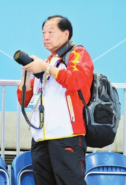 2012年8月11日,爱好摄影的许海峰在伦敦奥运会男子现代五项比赛