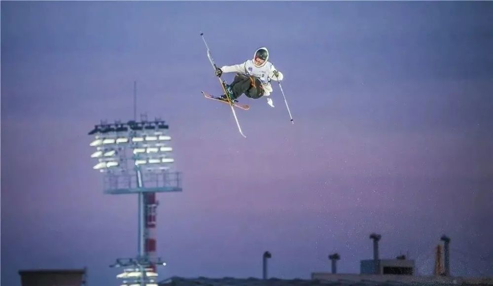 直击冬奥场馆:北京新地标—首钢滑雪大跳台