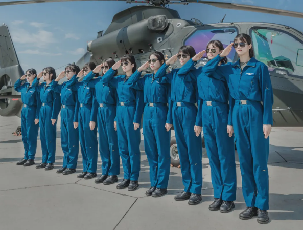陆军航空兵学院结束联考,首批自主培养女飞行员通过