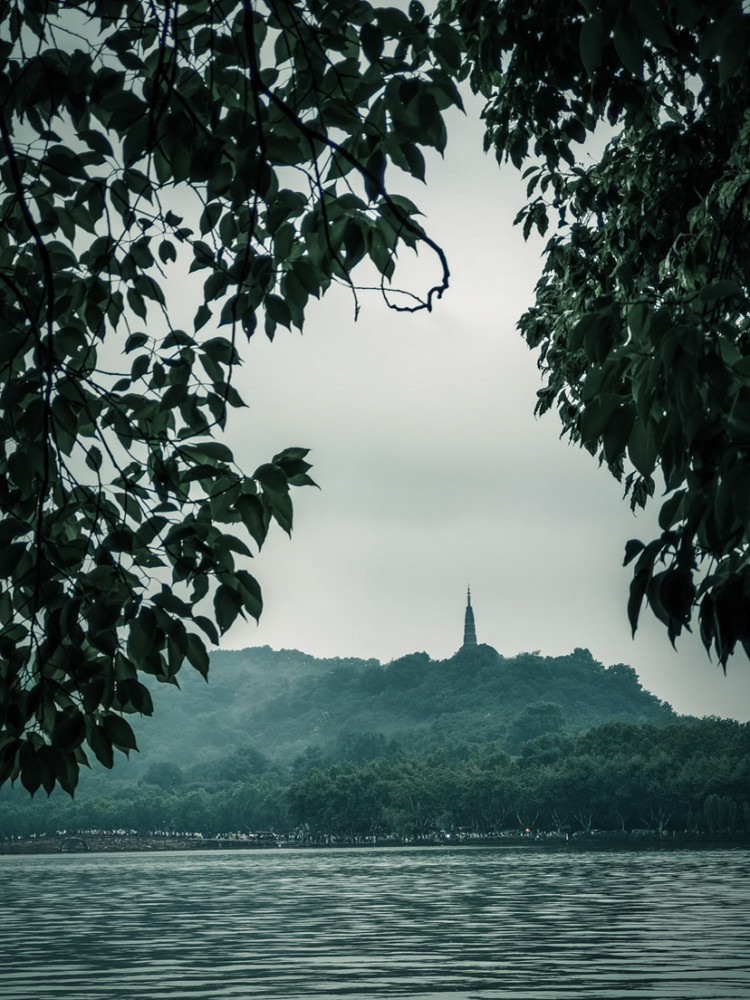 烟雨江南杭州西湖宝石山