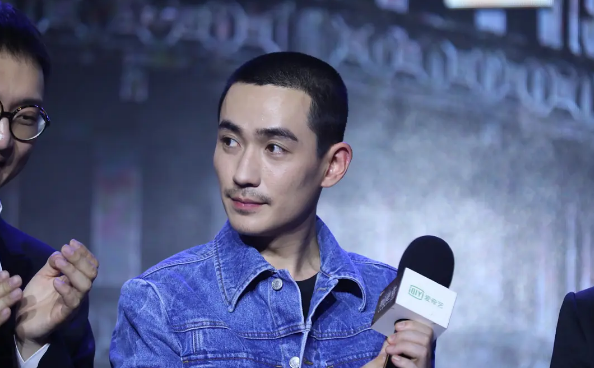 朱一龙寸头造型再惹争议?弯腰驼背状态差,生图被指撞脸光头强?
