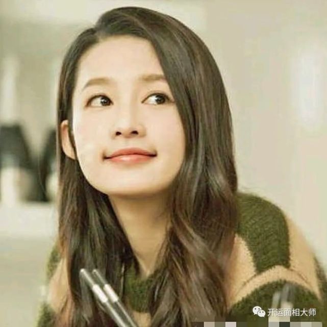 李沁脸偏苦相,这些年脸型还变方了:算不算她不能大火原因?