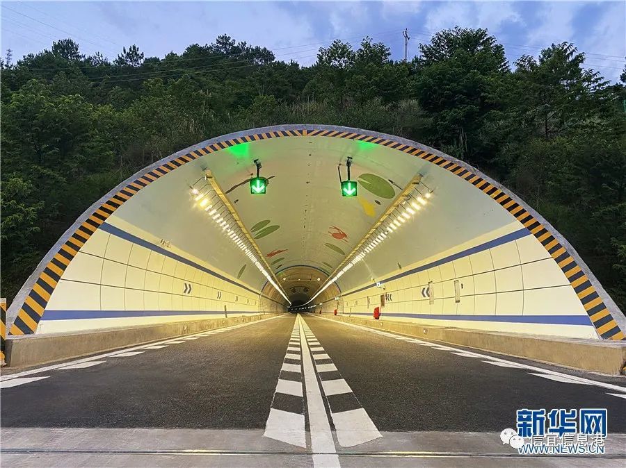 云茂高速隧道采用智能照明系统.新华网发
