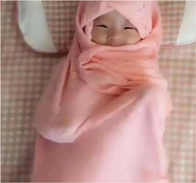 妹妹睡午觉把被子踢了,哥哥怕妹妹冷裹成"粽子",网友:萌化了