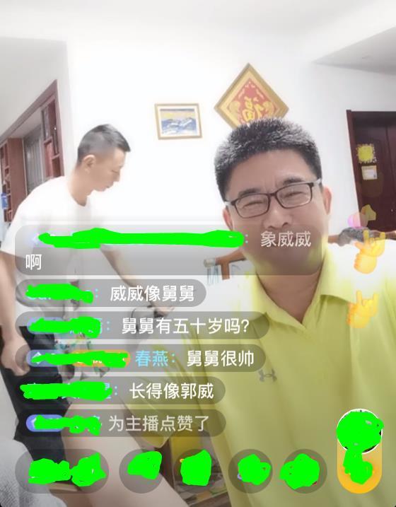 郭威北海舅舅首次露面,和郭威长得一模一样,网友:基因