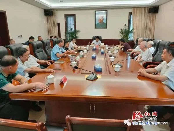 绥宁县召开老干部座谈会