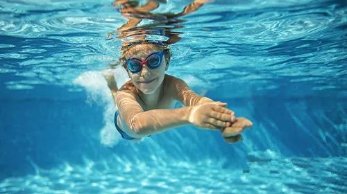 夏季游泳,3个好处减肥者青睐,下水前要知道这些真相