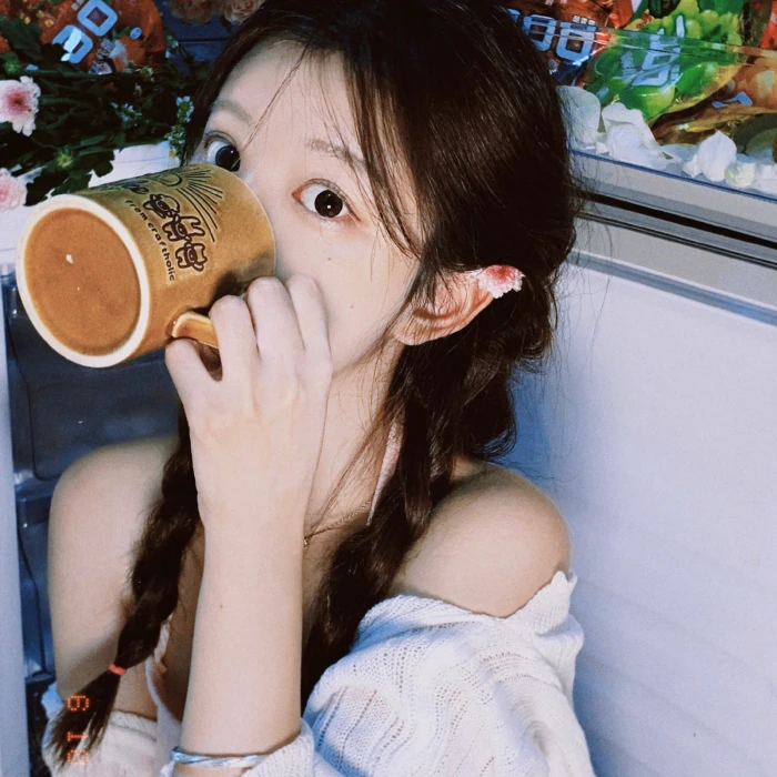 笑着流泪,女生头像