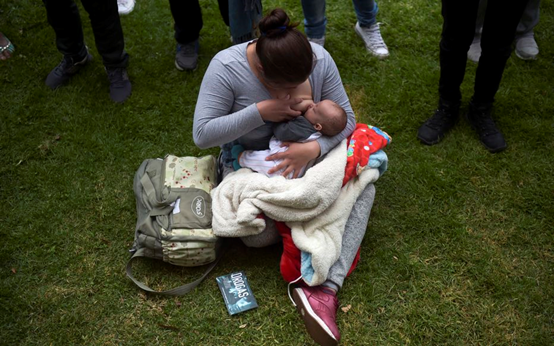 议员提议立法保障妇女在公共场所哺乳的权利,违法者或被罚款!
