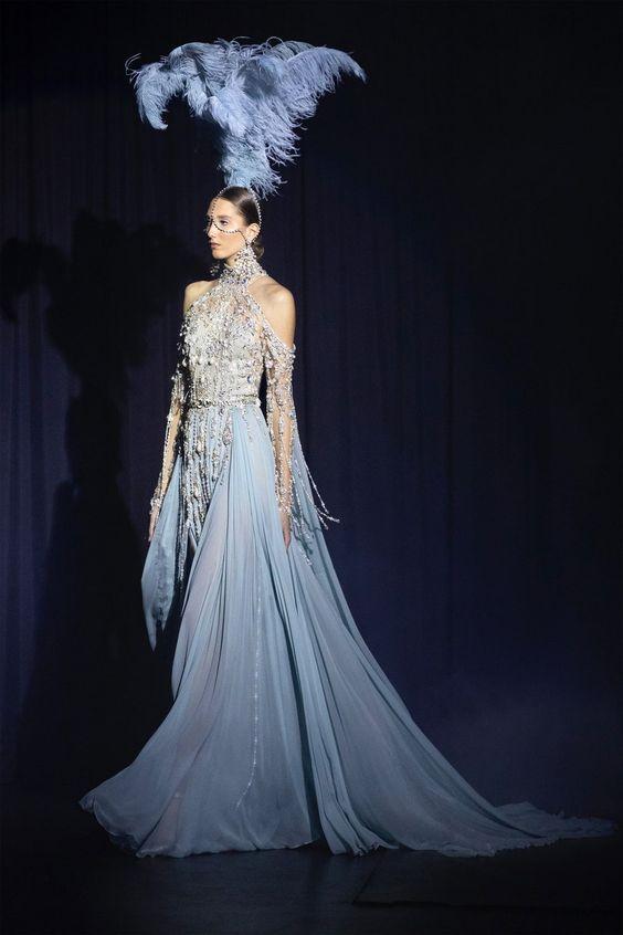 eliesaab2021高定礼服浅粉羽毛元素裙摆飘逸灵动