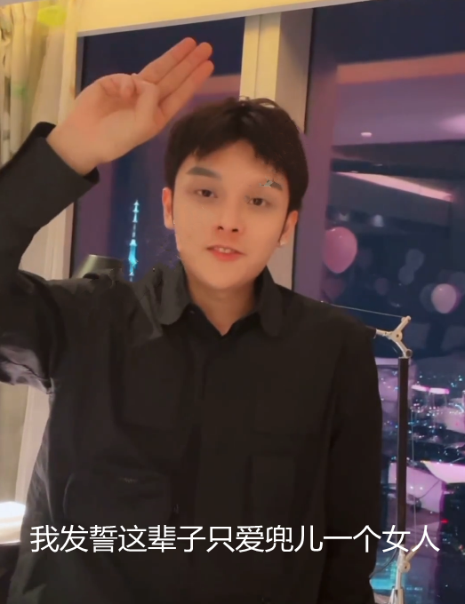 小猪心疼兜儿受了太多委屈,精心给她准备生日,却发错了账号