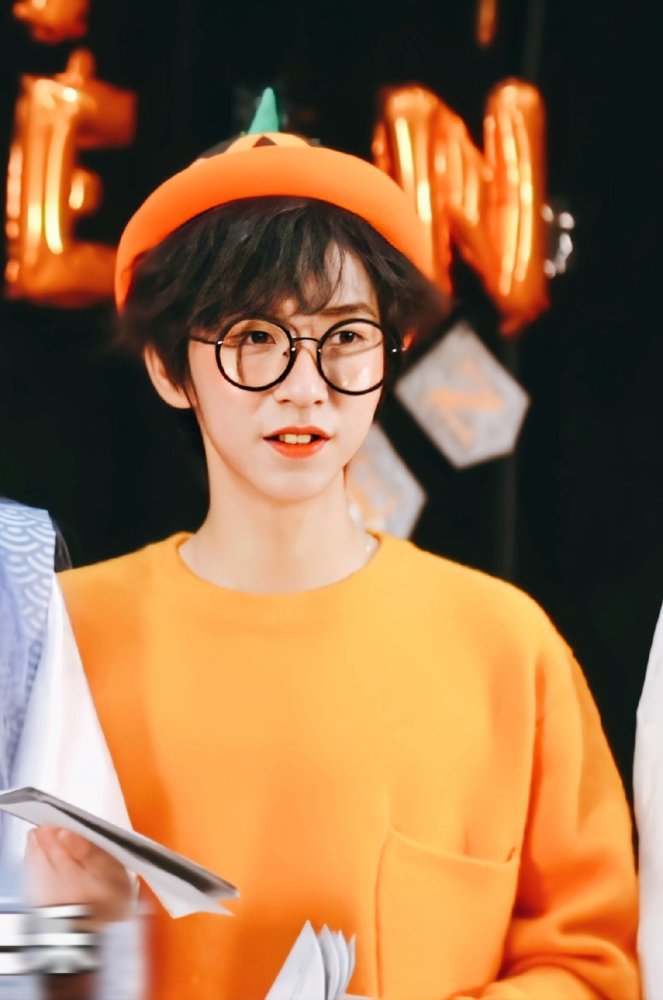 壁纸贺峻霖南瓜小王子有亿点点可爱哦