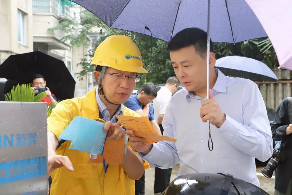 汤飞帆全面压实责任全力消除隐患奋力交出护航建党100周年高分答卷