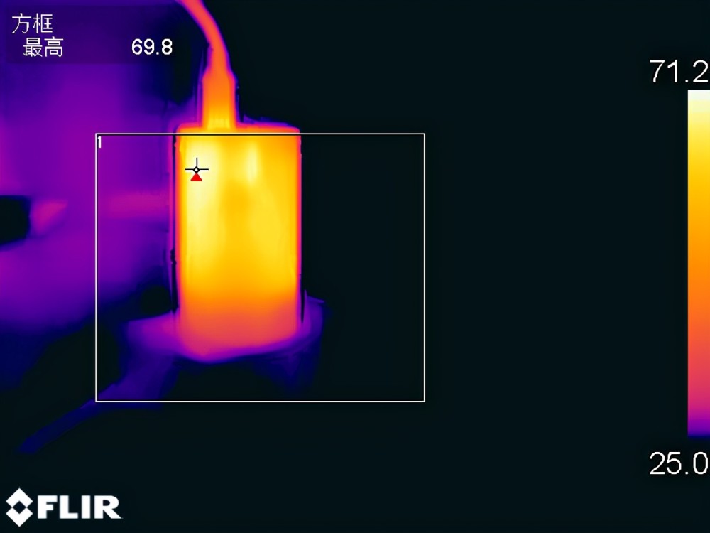 翻转至另一侧,充电器的最高温度为69.8℃. 2,满载稳定性