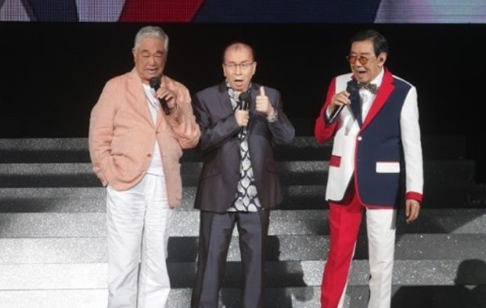 89岁胡枫演唱会,谢贤替身梁家辉登台亮相,四哥跟曾江恩怨消散