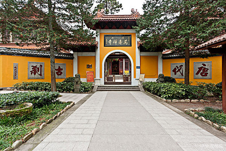 浙江不止有灵隐寺!这座寺庙也有千年历史,但十分低调