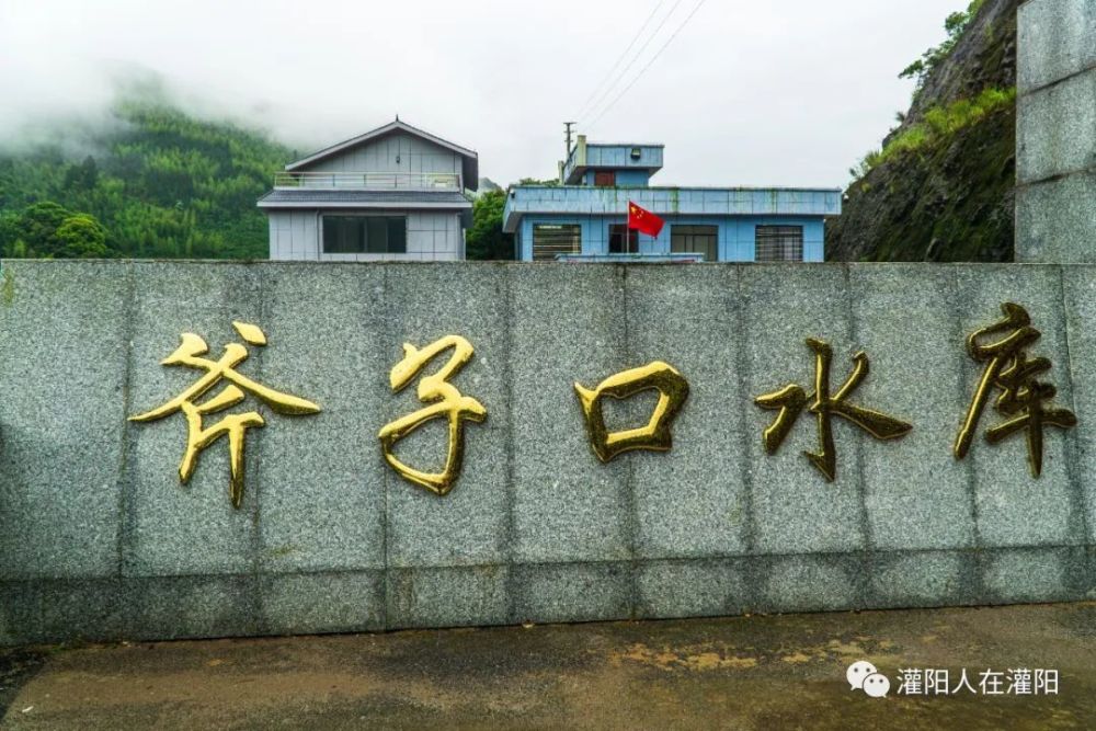 灌阳人游广西漓江上游的大型水库斧子口水库