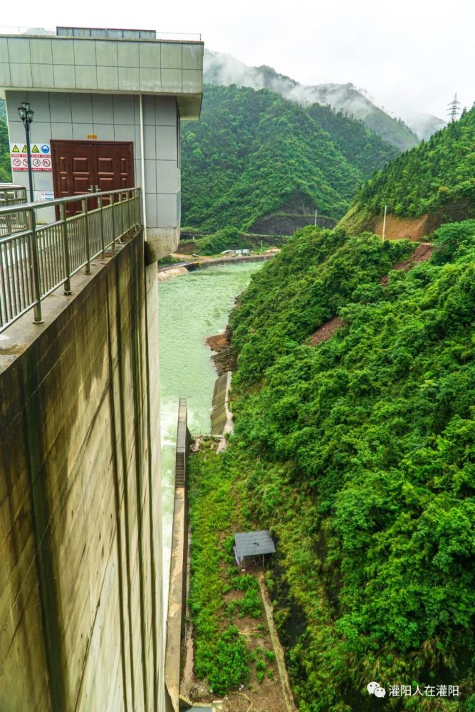 灌阳人游广西漓江上游的大型水库斧子口水库