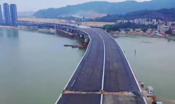 福建建一座大桥,是福州第一座公轨两用大桥,连接仓山区与长乐区