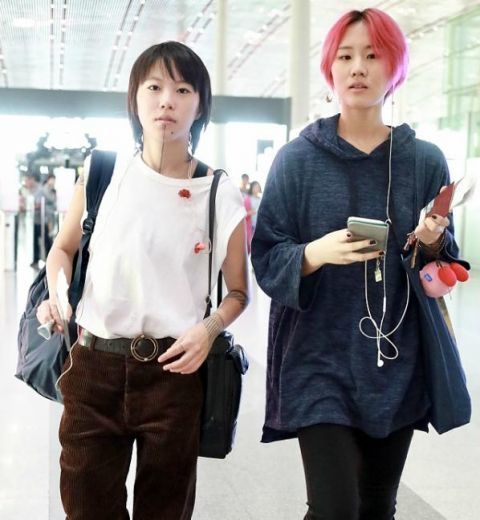 窦唯二女儿窦佳嫄罕曝近照,与同父异母姐妹窦靖童神