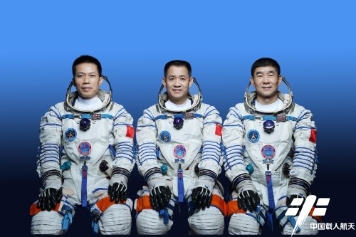 航天员的衣柜里,究竟存了多少套衣服?