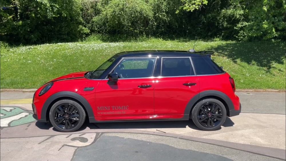 2022款mini jcw,精致的英伦范运动座驾,难怪小姐姐一见倾心