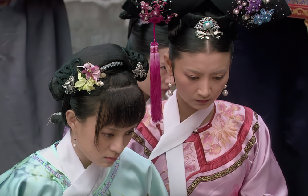 甄嬛传:夏冬春第一次见华妃,谁注意她头上戴了什么?早