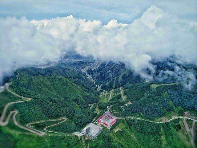 宁夏热门旅游景点六盘山景区低音号导游