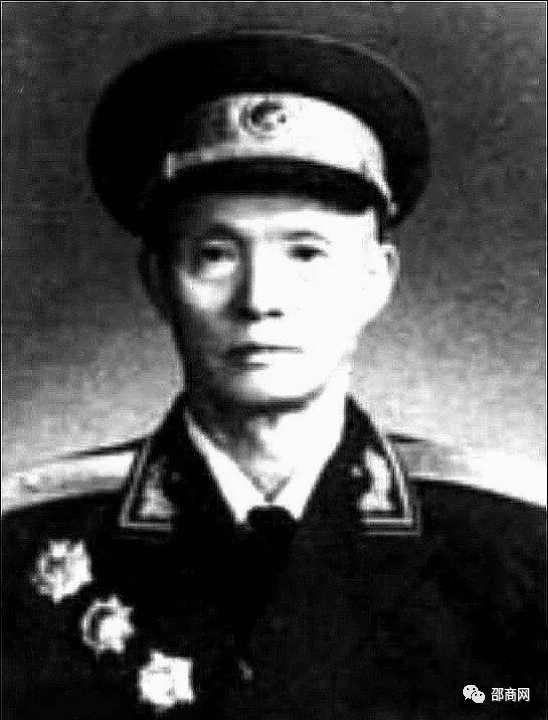 1955年9月,姜齐贤被授予少将军衔,荣获二级八一勋章,一级独立自由勋章