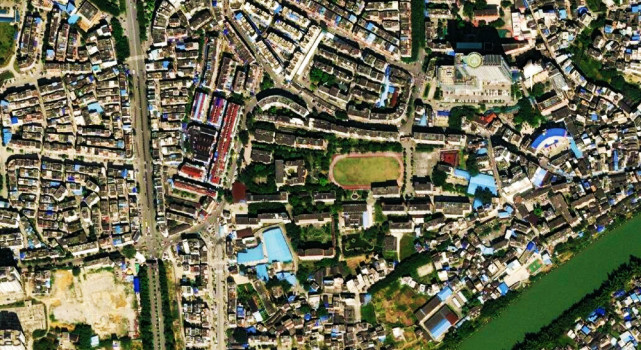 卫星航拍广西贺州唯一的大学,有东西2个校区,在校生约