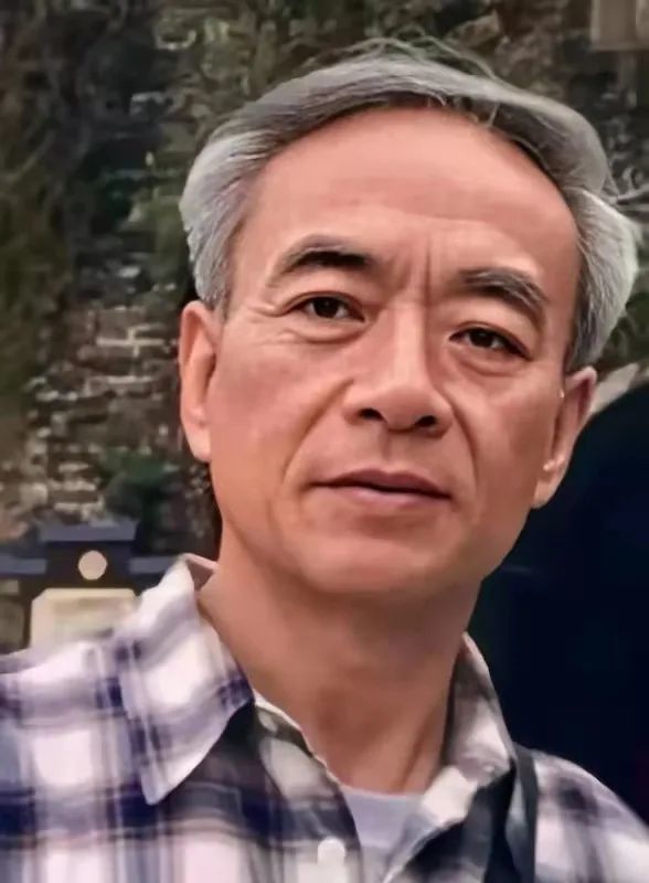 陈天陆,国家一级演员,中国"茅盾研究会"会员,中国艺术摄影学会会员