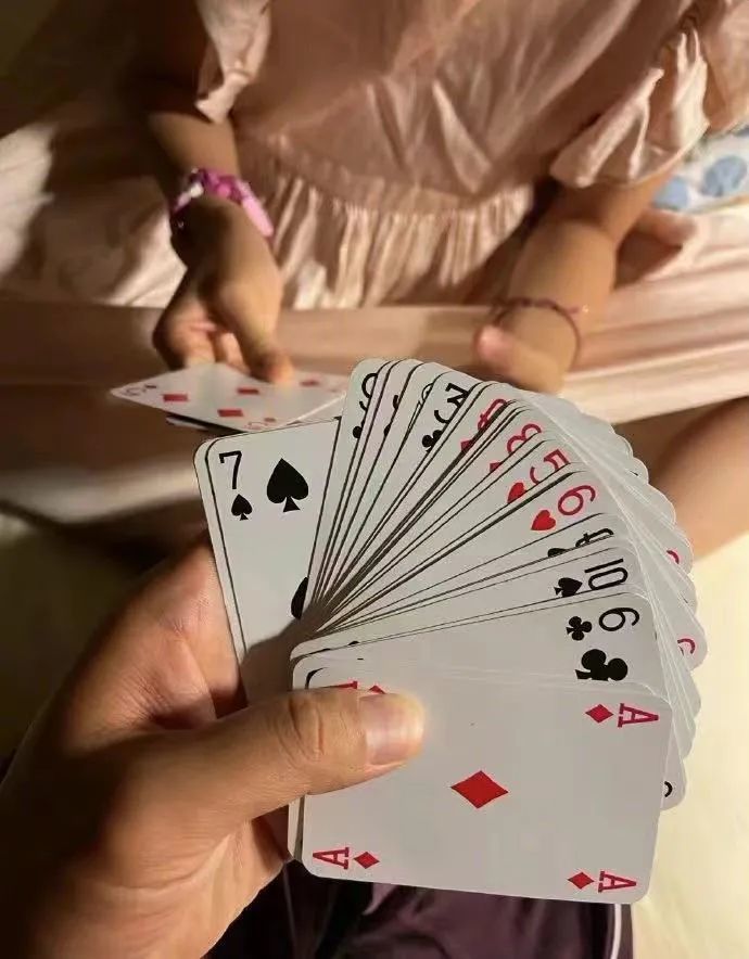 李雪琴称我永远都是被剩下的那个;邓超女儿睡前要求打扑克_腾讯新闻